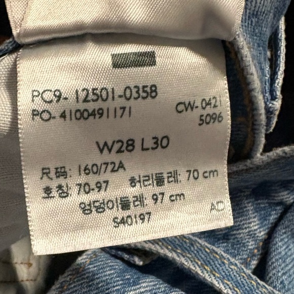 Levi’s Premium 501 original fit button fly distressed jeans - Picture 5 of 7